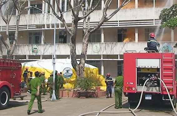 Diễn tập phương án chữa cháy và cứu hộ, cứu nạn tại Trường tiểu học Kim Đồng (Long Khánh)