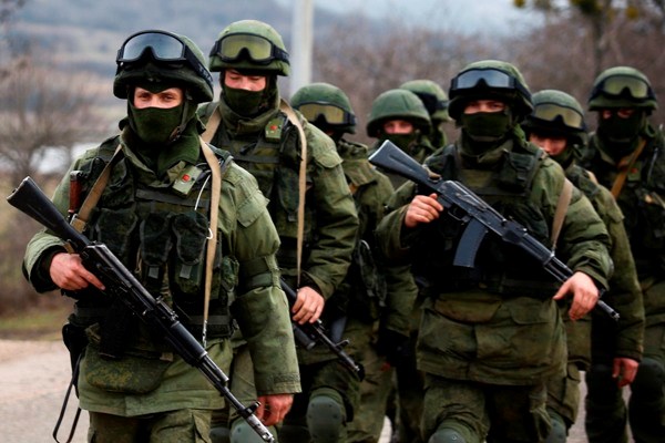 Lực lượng tự vệ Crimea đã kiểm soát hầu hết các cơ sở quân sự trên bán đảo. (Ảnh: nypost.com)
