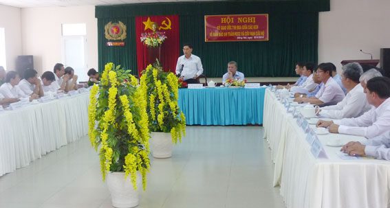 Phó chủ tịch UBND tỉnh Trần Văn Vĩnh phát biểu chỉ đạo tại lễ ký kết