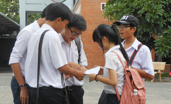  Học sinh dự thi vào lớp 10 Trường THPT chuyên Lương Thế Vinh năm học 2013-2014