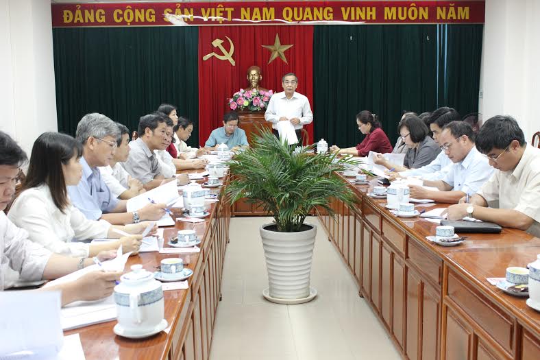 Chủ tịch HĐND tỉnh Trần Văn Tư chủ trì hội nghị  