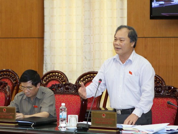 Chủ nhiệm Ủy ban Pháp luật của Quốc hội Phan Trung Lý phát biểu ý kiến tại phiên họp. (Ảnh: TTXVN)
