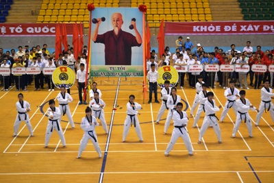 Biểu diễn Taekwondo chào mừng tại lễ khai mạc.
