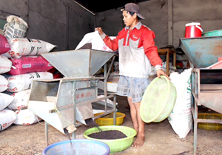 Máy nông nghiệp tự chế đáp ứng tốt nhu cầu sản xuất của nông dân.