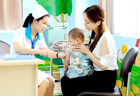 Tiêm ngừa cho trẻ tại Bệnh viện quốc tế Đồng Nai.