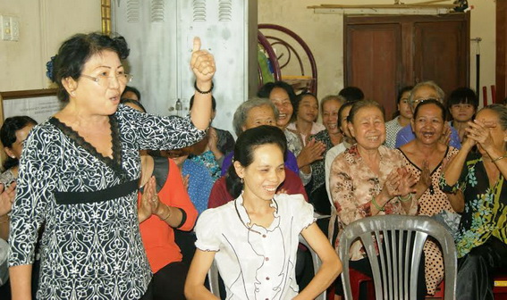 Hội viên Chi Hội phụ nữ ấp Xóm Hố (xã Phú Hội) khẳng định quyết tâm bảo vệ toàn vẹn lãnh thổ Việt Nam
