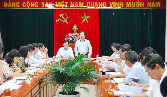 Phó chủ tịch UBND tỉnh Trần Minh Phúc làm việc cùng các đơn vị liên quan về việc thống nhất giá bồi thường, hỗ trợ cây cao su.