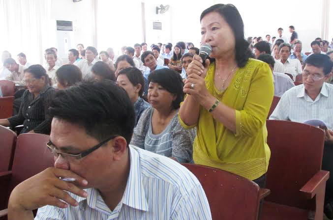 Nông dân phát biểu ý kiến tại hội nghị. Ảnh: T.L