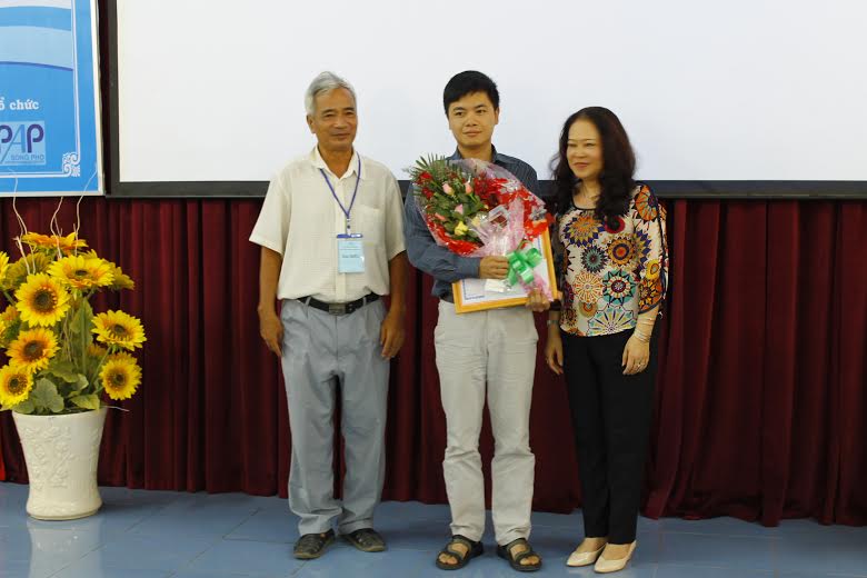 TS. Trần Văn Công nhận giải thưởng Quỹ Tài năng trẻ