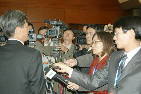 Nhà báo tác nghiệp tại Đại hội Đảng toàn quốc lần thứ XI