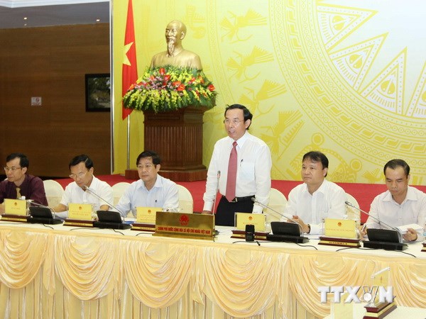 Bộ trưởng, Chủ nhiệm Văn phòng Chính phủ Nguyễn Văn Nên trả lời câu hỏi của các phóng viên tại buổi họp báo. 