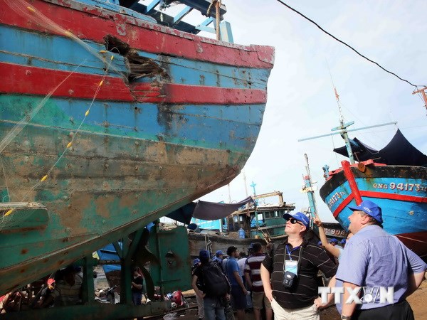 Tàu cá ĐNa 90152 bị tàu Trung Quốc tấn công đâm chìm trên vùng biển Việt Nam.