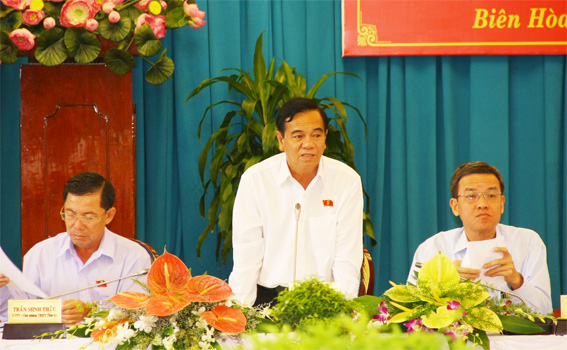Đồng chí Trần Đình Thành phát biểu tại phiên thảo luận