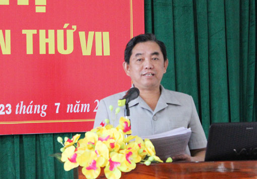 Trưởng ban Tuyên giáo Tỉnh ủy Huỳnh Văn Tới phát biểu tại hội nghị.