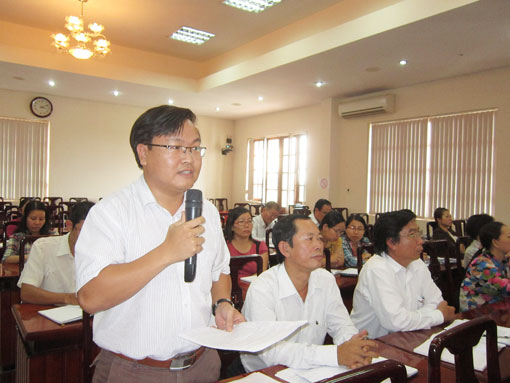 Đồng chí Nguyễn Minh Thanh, Trưởng Ban Tuyên giáo  Đảng ủy khối các cơ quan tỉnh báo cáo tại hội nghị.