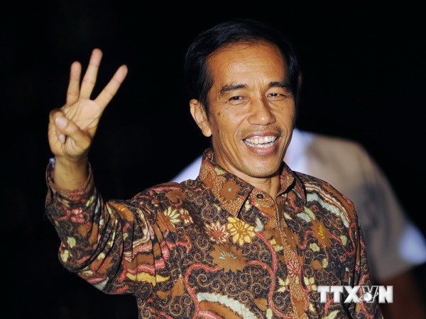 Ứng cử viên Joko Widodo mừng chiến thắng tại Jakarta. (Ảnh: AFP/TTXVN)