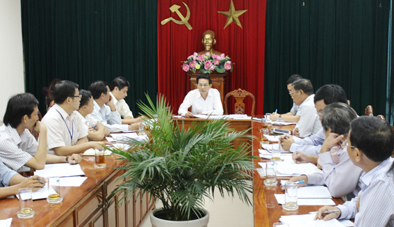 Phó chủ tịch UBND tỉnh Võ Văn Chánh chủ trì buổi làm việc.Ảnh: B.Nguyên