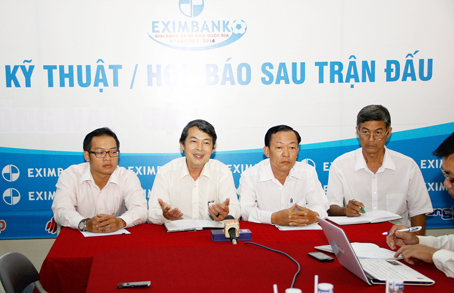 Lãnh đạo Sở Văn hóa - thể thao và du lịch, Công ty cổ phần bóng đá Đồng Nai tại buổi họp báo chiều 24-7.