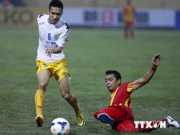 Một pha tranh bóng trong trận Hà Nội T&T thắng Selangor PB (Malaysia) tại giải AFC Cup. (Ảnh: TTXVN)