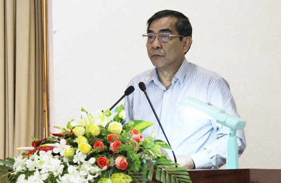 Chủ tịch HĐND tỉnh Trần Văn Tư phát biểu tại hội nghị