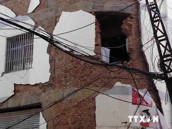 Một tòa nhà bị hư hại sau trận động đất ở thành phố Chiêu thông, tỉnh Vân Nam. (Ảnh: THX/TTXVN)