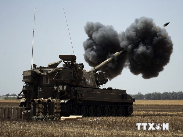Israel nã pháo vào các mục tiêu ở Dải Gaza. (Nguồn: AFP/TTXVN)