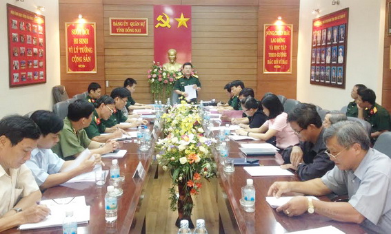 Đại tá Nguyên Xuân Yêm phát biểu tại buổi kiểm tra