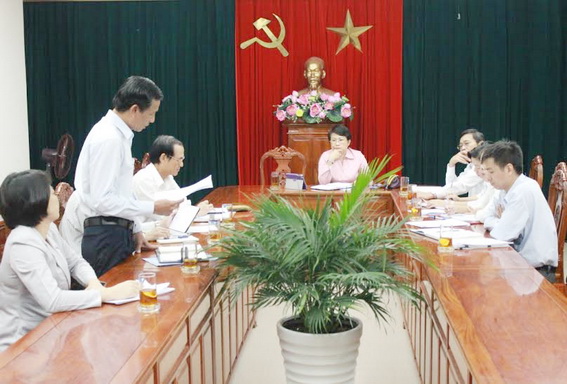 Đại diện Tổng công ty Tín Nghĩa phát biểu ý kiến tại cuộc họp