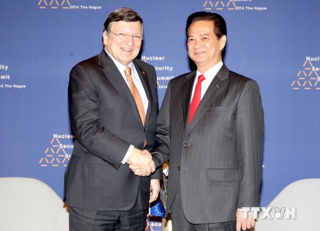 Thủ tướng Nguyễn Tấn Dũng gặp Chủ tịch EC Jose Manuel Barroso bên lề Hội nghị cấp cao An ninh Hạt nhân lần thứ ba tại La Haye (Hà Lan), tháng 3/2014. 