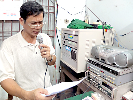 Ông Nguyễn Văn Thâu 32 năm liền với công việc cán bộ truyền thanh cơ sở.