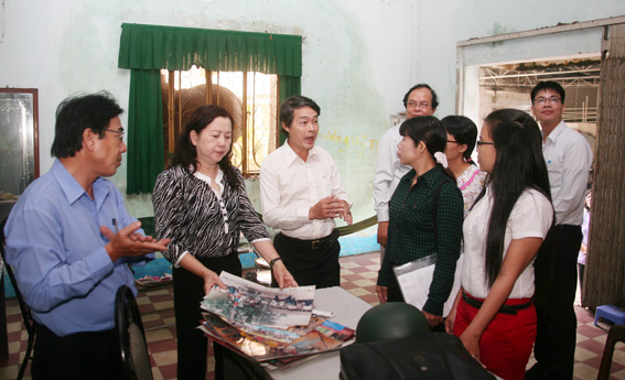 Đoàn khảo sát Ban Kinh tế - Ngân sách HĐND tỉnh khảo sát cơ sở vật chất tại Trung tâm Văn hóa tỉnh.
