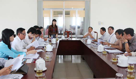 Phó Trưởng Ban Văn hóa-xã hội HĐND tỉnh Nguyễn Thị Thu Hiền phát biểu tại buổi làm việc.