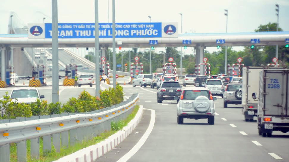 Các xe đang qua trạm thu phí Long Phước trên đường cao tốc TP.Hồ Chí Minh – Long Thành – Dầu Giây 