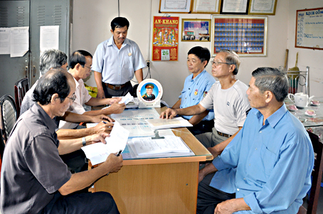 Buổi họp bàn về công tác phòng, chống ma túy trên địa bàn của Hội Cựu chiến binh xã Phước Thái.