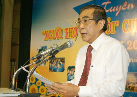 Đồng chí Trần Văn Tư, UVTV, Phó bí thư thường trực Tỉnh ủy phát biểu tại lễ tuyên dương