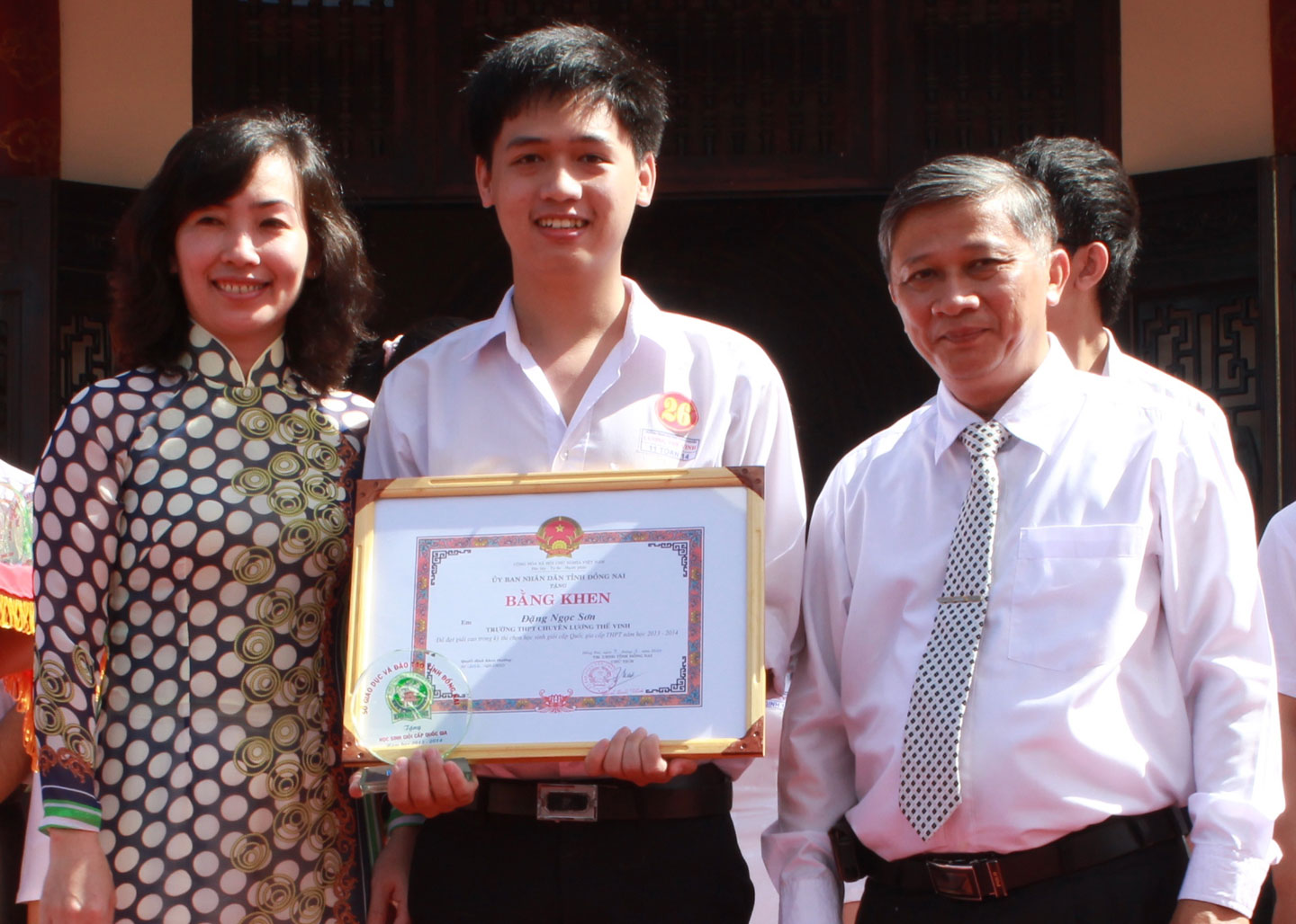  Khen thưởng các học sinh giỏi quốc gia năm học 2013-2014