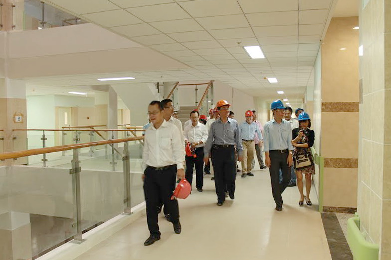 Chủ tịch UBND tỉnh Đinh Quốc Thái thăm khu công trình giai đoạn I