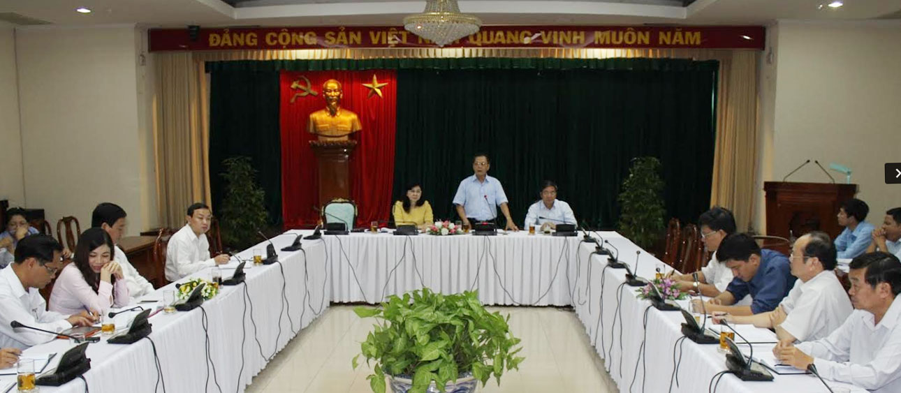  Phó chủ tịch UBND tỉnh Trần Minh Phúc chủ trì hội nghị. Ảnh: L.Quyên