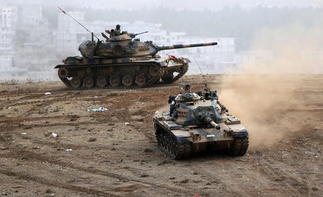 Xe tăng Thổ Nhĩ Kỳ ở khu vực biên giới gần Kobane (Nguồn: AFP)
