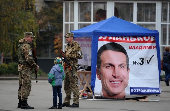 Một điểm vận động bầu cử ở miền Đông Ukraine (Nguồn: AFP)