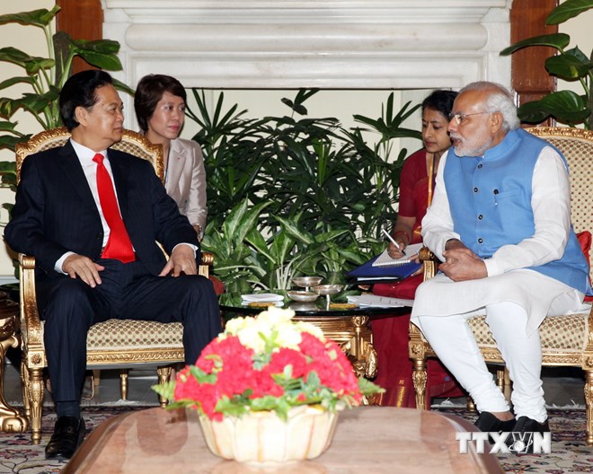 Thủ tướng Chính phủ Nguyễn Tấn Dũng hội đàm hẹp với Thủ tướng Ấn Độ Narendra Modi. (Ảnh: TTXVN)