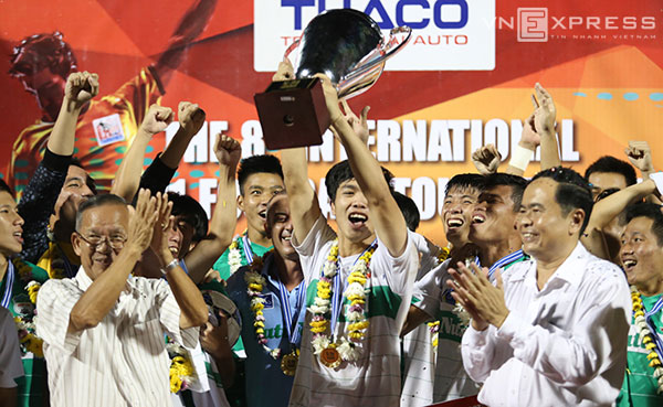 Chức vô địch giải U21 Quốc tế 2014 là phần thưởng xứng đáng cho Công Phượng cùng đồng đội sau một năm mải miết và nỗ lực không ngừng tìm kiếm các danh hiệu. Ảnh: Đức Đồng.