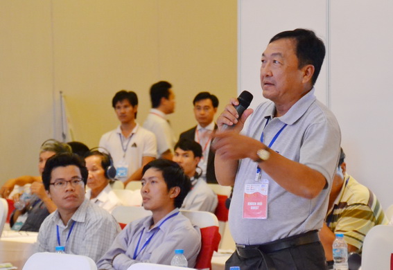  Một doanh nghiệp của Việt Nam trao đổi về máy nông nghiệp tại hội thảo