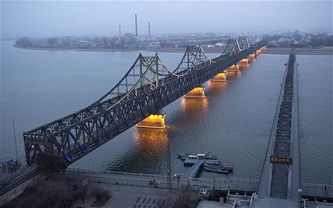 Cầu hữu nghị nối Triều Tiên-Trung Quốc trên sông Áp Lục. (Nguồn: telegraph.co.uk)