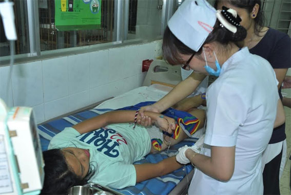  Nạn nhân đang được chăm sóc tại Bệnh viên nhi đồng Đồng Nai.  