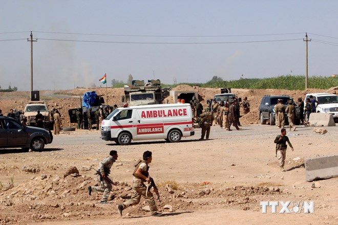 Lực lượng an ninh người Kurd giao tranh với các tay súng IS tại một số ngôi làng gần Kirkuk. (Ảnh: THX/TTXVN)
