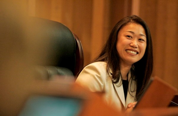 Bà Janet Nguyễn đã trở thành phụ nữ gốc Việt đầu tiên bước chân vào chính trường Mỹ với tư cách thượng nghị sĩ bang California. (Ảnh: latimes.com)