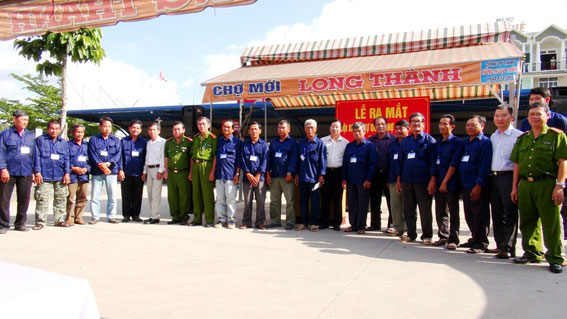 Đội xe ôm tự quản thị trấn Long Thành tại buổi ra mắt