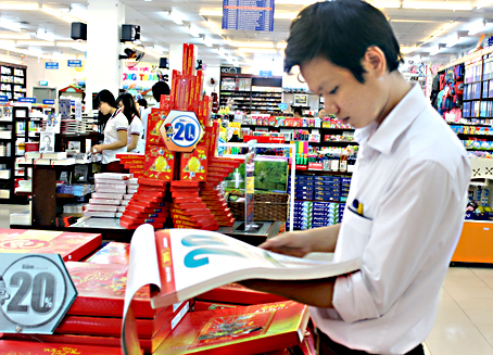 Lịch Tết 2015 bán tại Nhà sách Fahasa Biên Hòa (TP.Biên Hòa).
