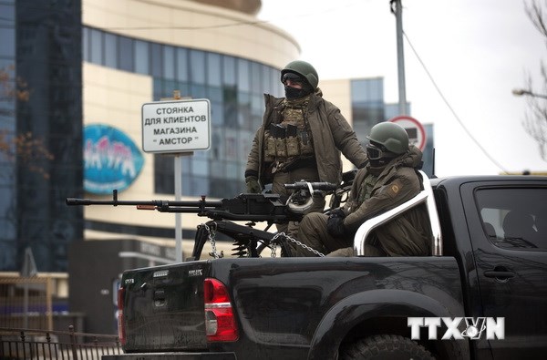 Lực lượng ly khai gác tại một vị trí tại thành phố Donetsk, miền đông Ukraine ngày 17/11. (Ảnh: AFP/TTXVN)